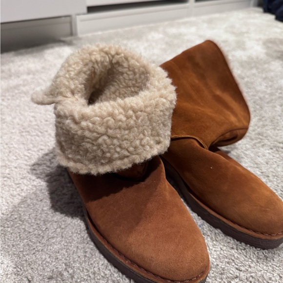 Clarks Shoes - Clarks Tan Shearling Ankle Boots